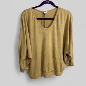 Tempo Paris NEW Ladies Luxe camel colored sweater Made in Italy size Small/Med